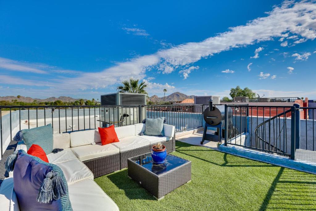 Phoenix Townhome Rooftop Patio with Skyline Views!, Phoenix (updated