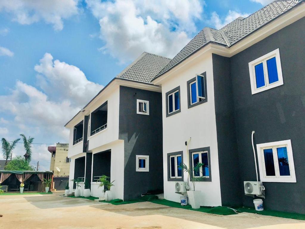 3 bedroom apartment furnished Mjhomes, Enugu, Nigeria