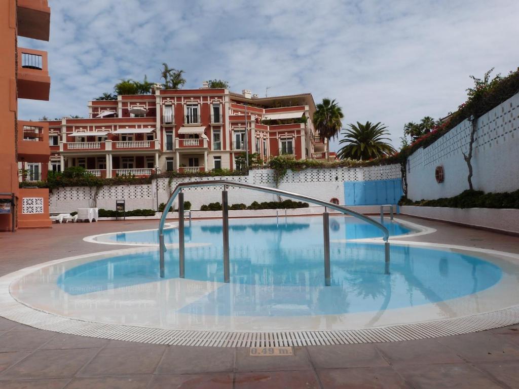 Hồ bơi trong/gần Hand Made