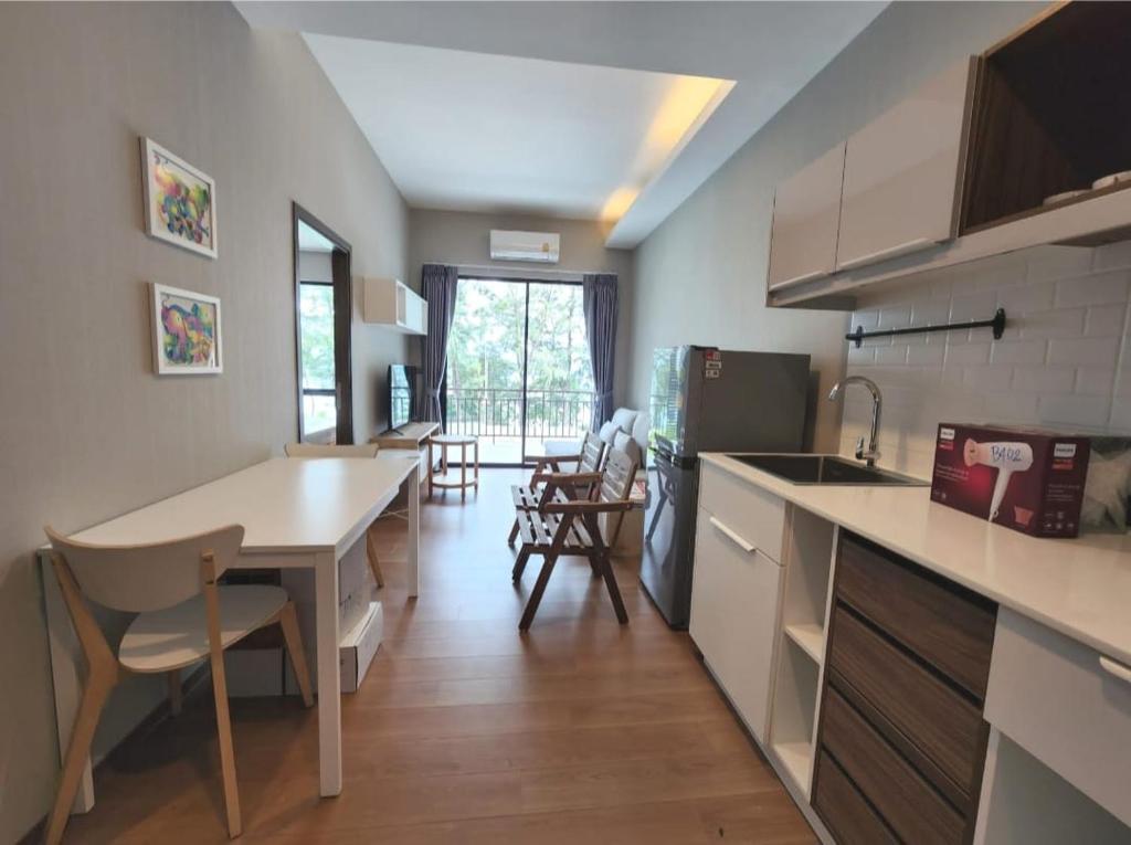 Kuchyň nebo kuchyňský kout v ubytování The Title condominimum
