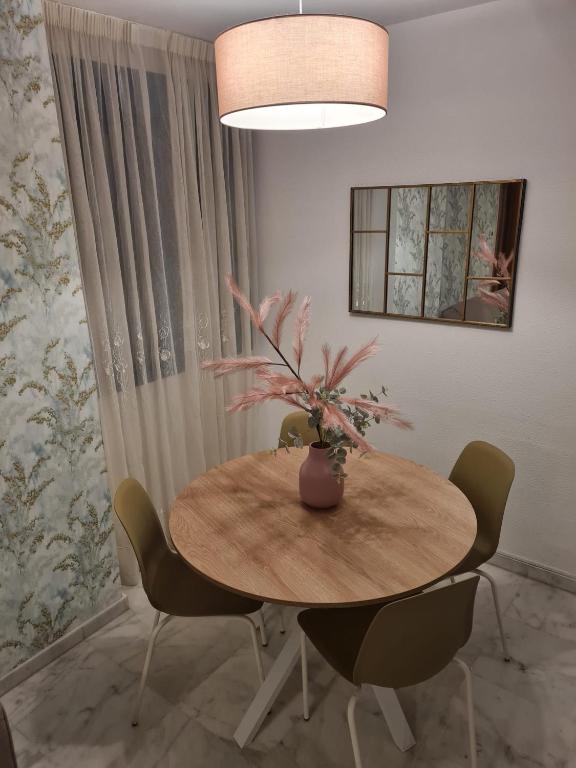 Zdjęcie z galerii obiektu Holidays2Malaga Ayala 450 mts from beach & Terrace w Maladze