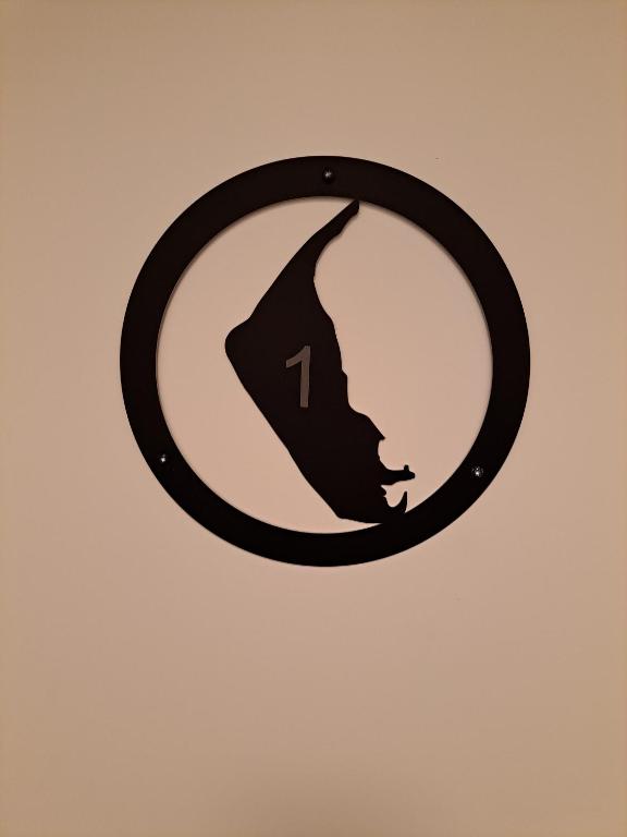 a black circle with a face inside of it at Nei Stich 19a Wohnung 1 in Norddorf