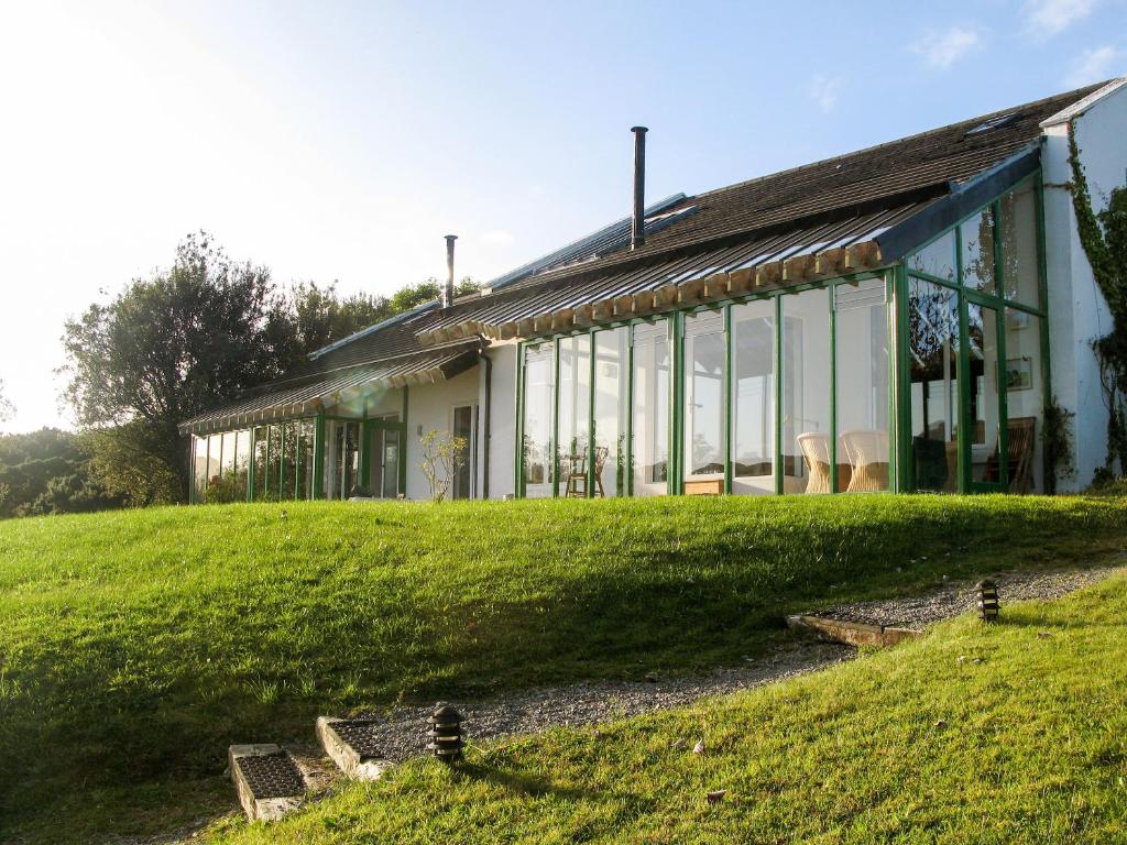 Zahrada ubytování Charming House in Tourmakeady with Lake View