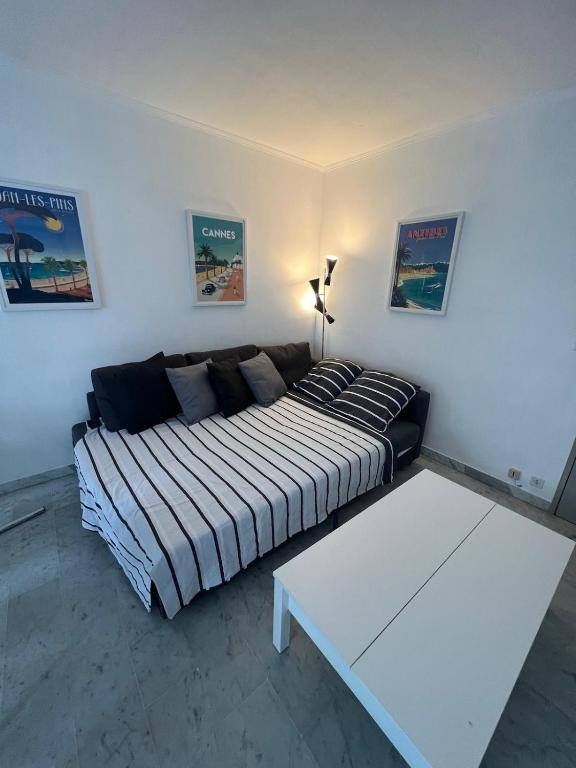 Posteľ alebo postele v izbe v ubytovaní Seafront - beautiful flat with aircon and comfortable loggia