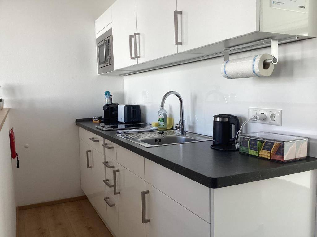 Kuchyň nebo kuchyňský kout v ubytování AMBERG APART - Apartment B - Wohnraum auf Zeit