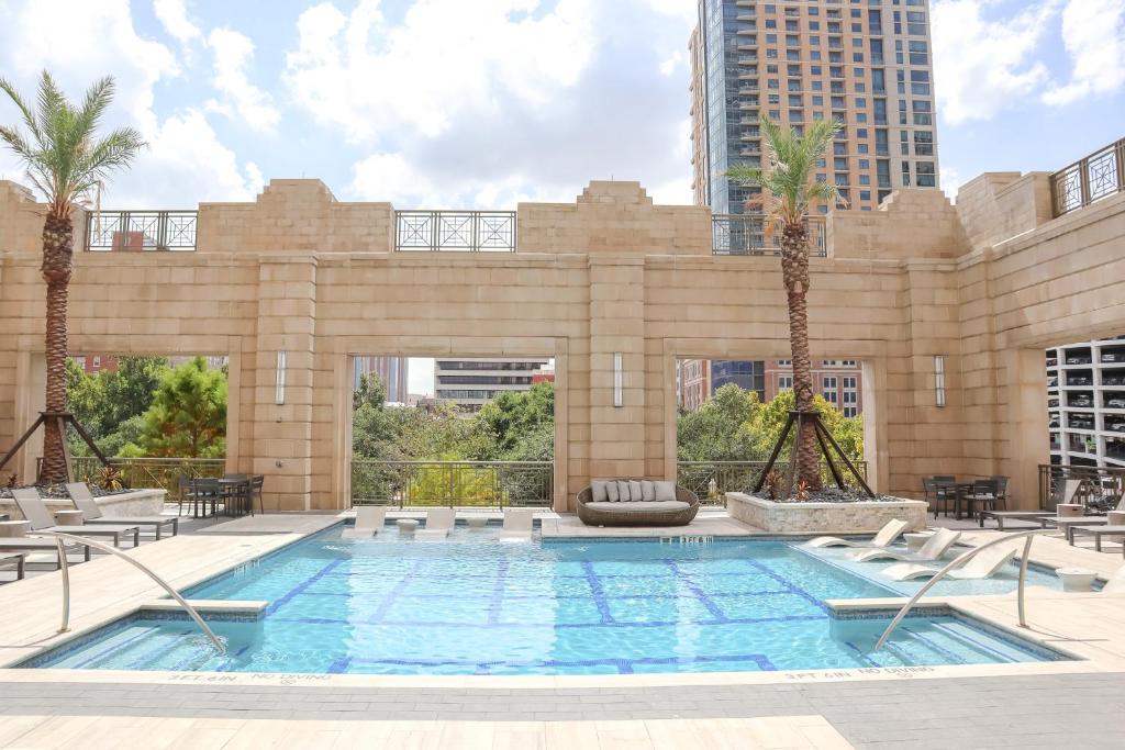 Downtown Houston HighRise, a Powerhouse of Luxury, Houston (updated