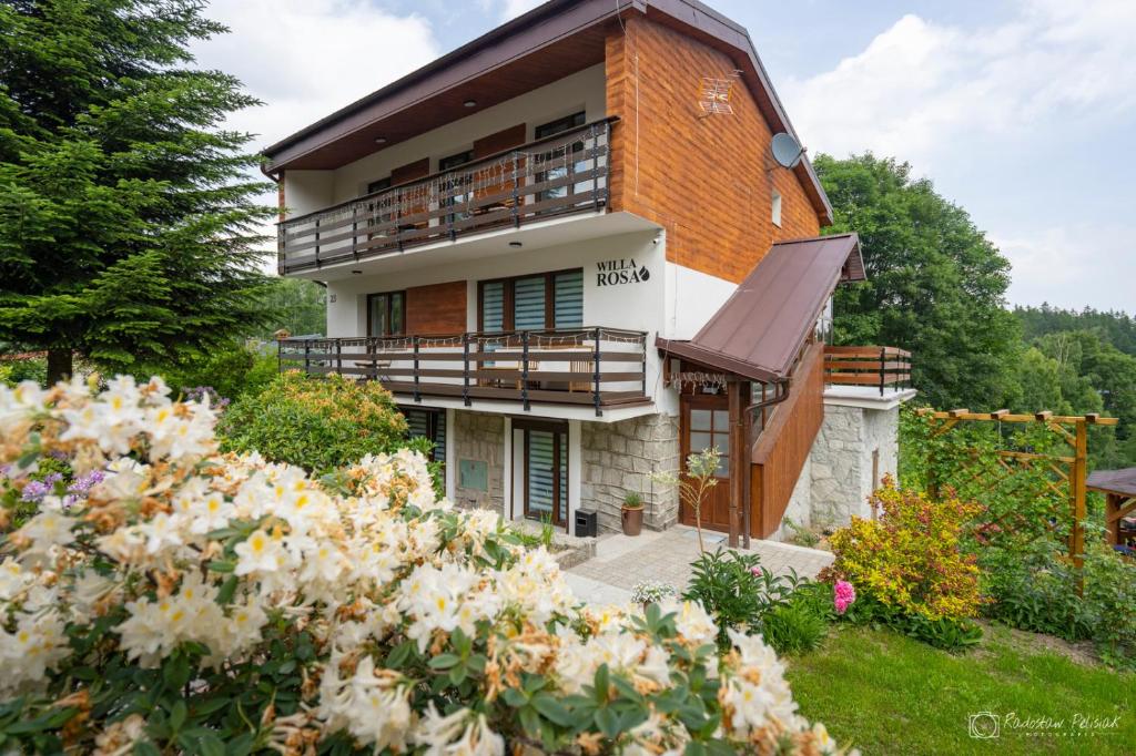 Zahrada ubytování Willa Rosa-apartamenty z prywatną sauną