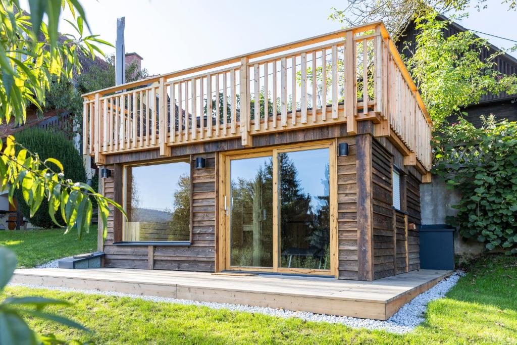 Zahrada ubytování Das Ferienhaus mit Sauna! Neu renoviertes "Liebler Heimathaus" mit Sauna aus Zirben-Altholz, einer "Styrian Whisky Relaxing Lounge" sowie großer Panoramaterrasse!