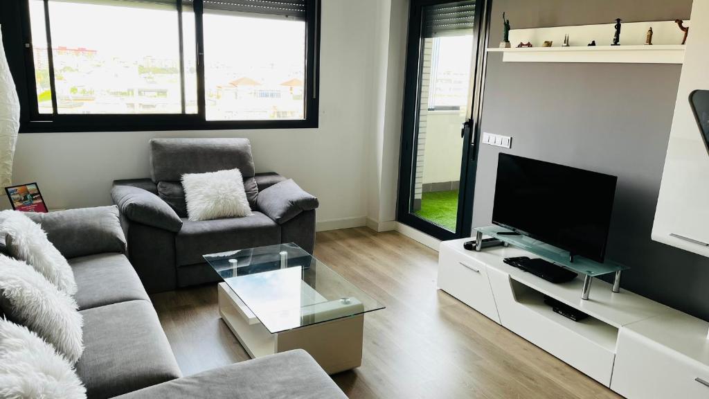 A television and/or entertainment centre at Ático con Piscina y Vistas al Mar Habitat Litoral