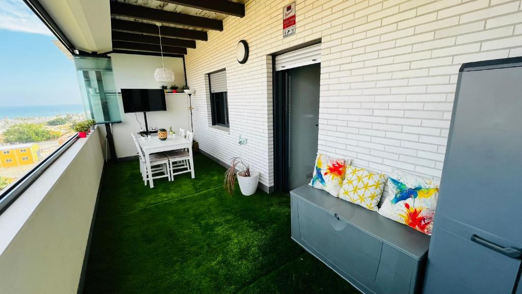 A balcony or terrace at Ático con Piscina y Vistas al Mar Habitat Litoral