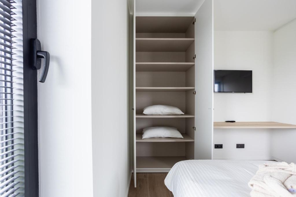 Postel nebo postele na pokoji v ubytování NIEUW - De Grenspaal WEST 6P 5 min Maastricht - Sauna - Laadpaal