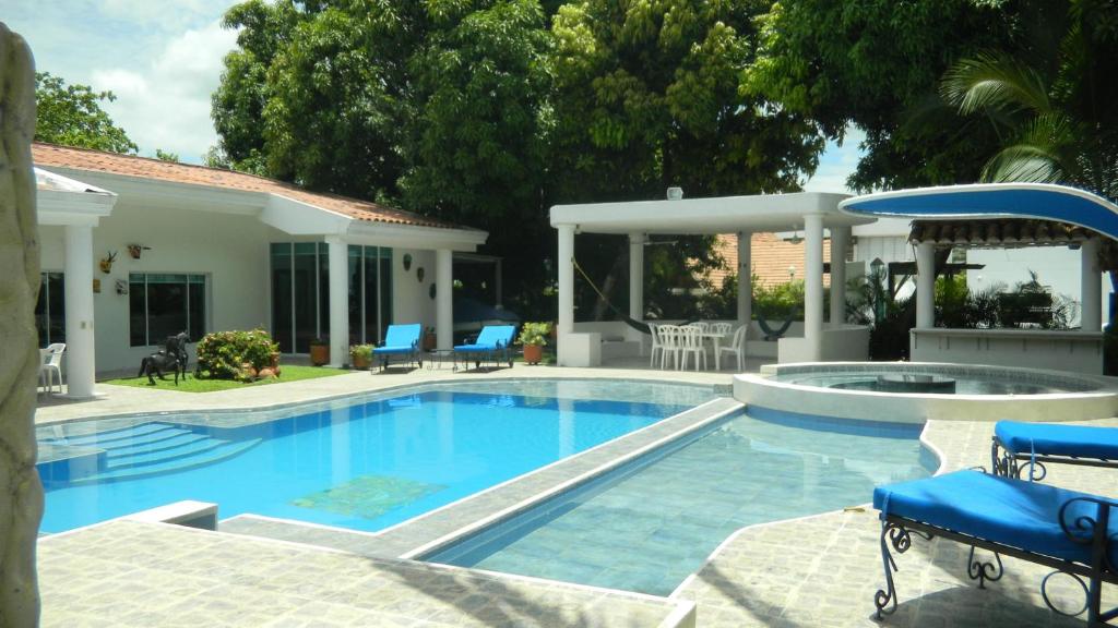 Bazén v ubytování Casa Campestre El Peñon 5 Habitaciones nebo v jeho okolí