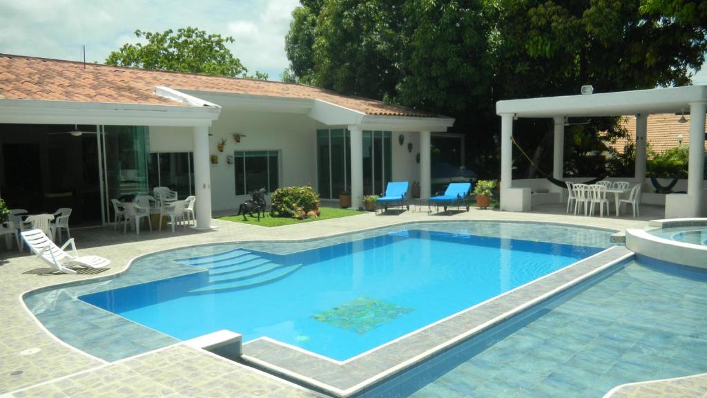 Bazén v ubytování Casa Campestre El Peñon 5 Habitaciones nebo v jeho okolí