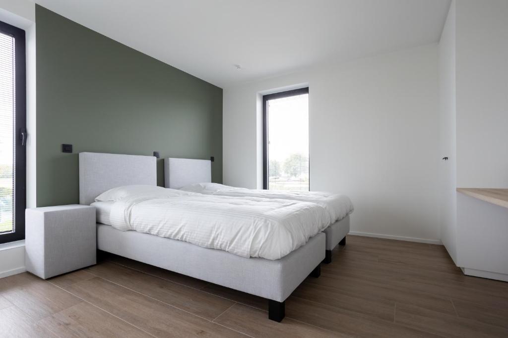 Postel nebo postele na pokoji v ubytování NIEUW - De Grenspaal WEST 6P 5 min Maastricht - Sauna - Laadpaal