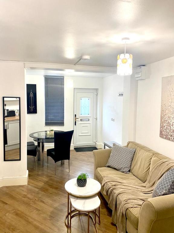 Furnished 1 bedroom apartment - Hizvo