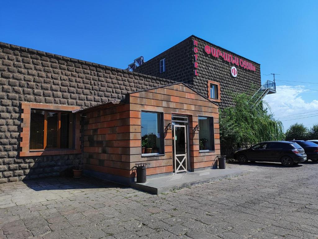 Budova, kde se hotel nachází