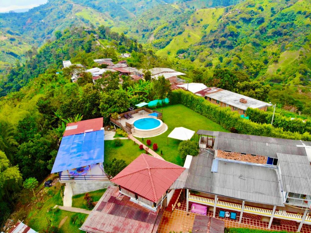 Bazén v ubytování Mountain View Hostel nebo v jeho okolí