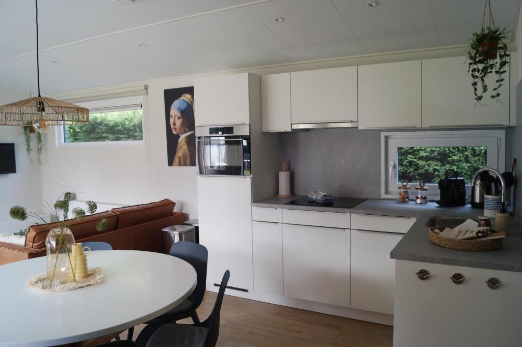 Kuchyň nebo kuchyňský kout v ubytování Chalet 't Zwaluwnest
