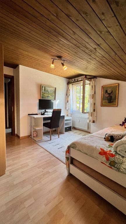 Postel nebo postele na pokoji v ubytování Alpenblick Loft neben Skilift in Amden Arvenbüel