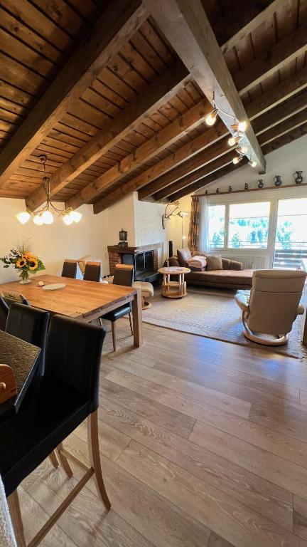 Posezení v ubytování Alpenblick Loft neben Skilift in Amden Arvenbüel