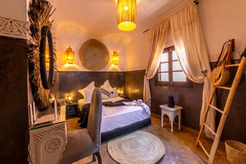 Postel nebo postele na pokoji v ubytování Riad 7 Saints