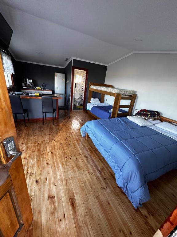 Postel nebo postele na pokoji v ubytování Hostal y Cabañas Mirando al Mar