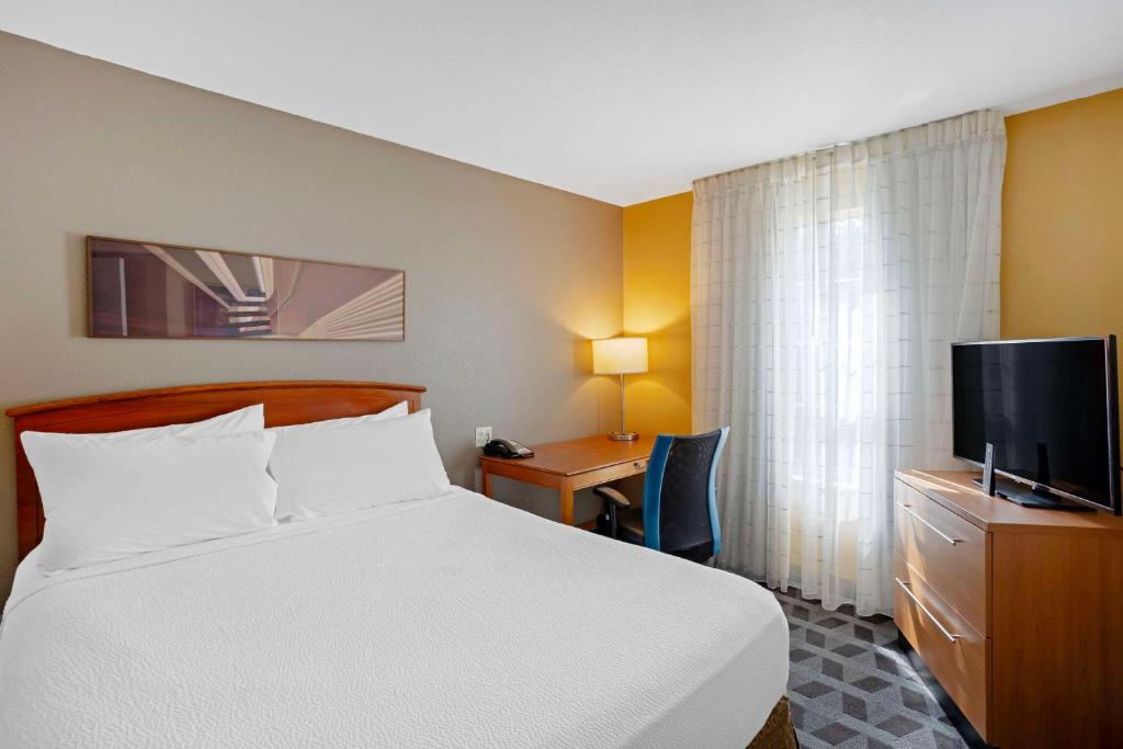 TV a/nebo společenská místnost v ubytování MainStay Suites Mt Laurel - Philadelphia