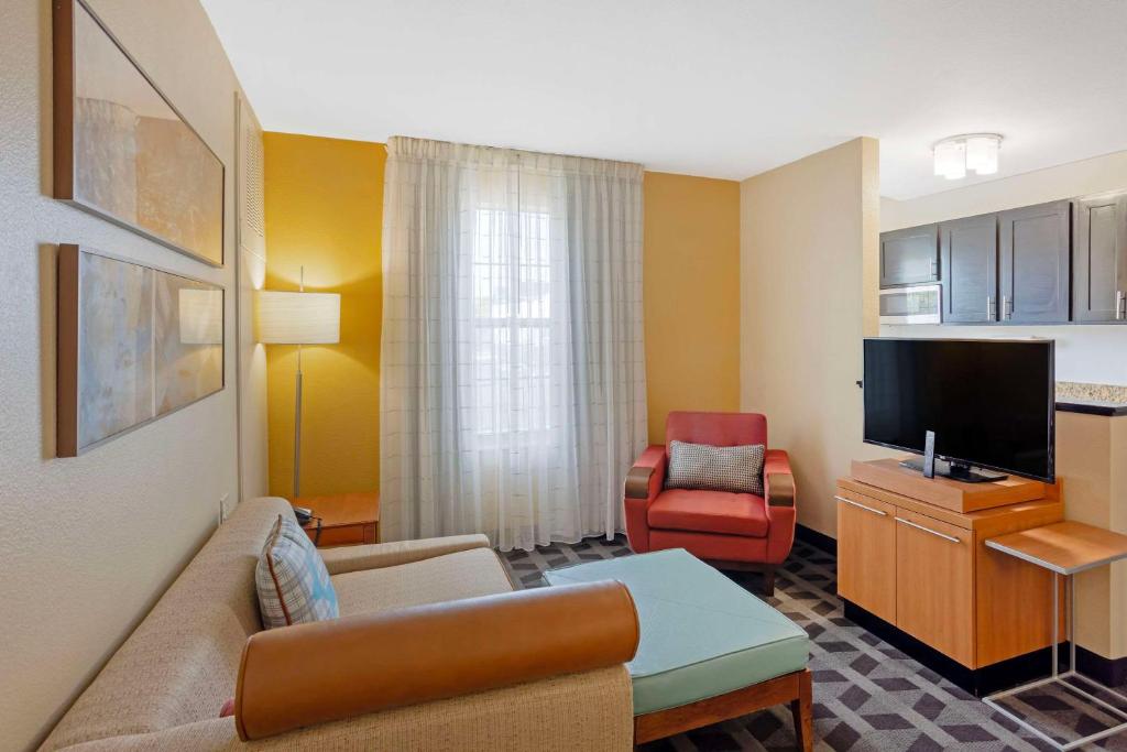 TV a/nebo společenská místnost v ubytování MainStay Suites Mt Laurel - Philadelphia