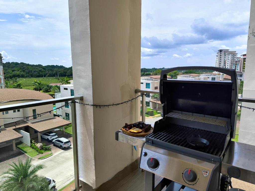 Gril dostupný pro hosty v apartmánu