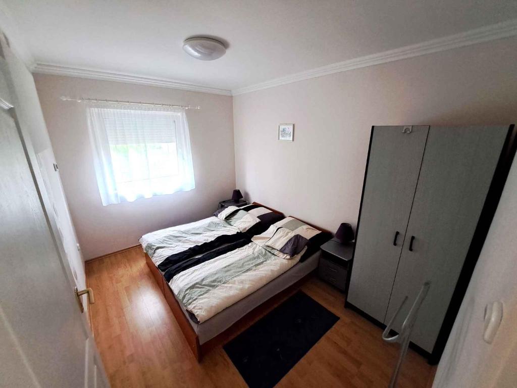 A bed or beds in a room at Apartments in Borgata - Nordtransdanubien 45815