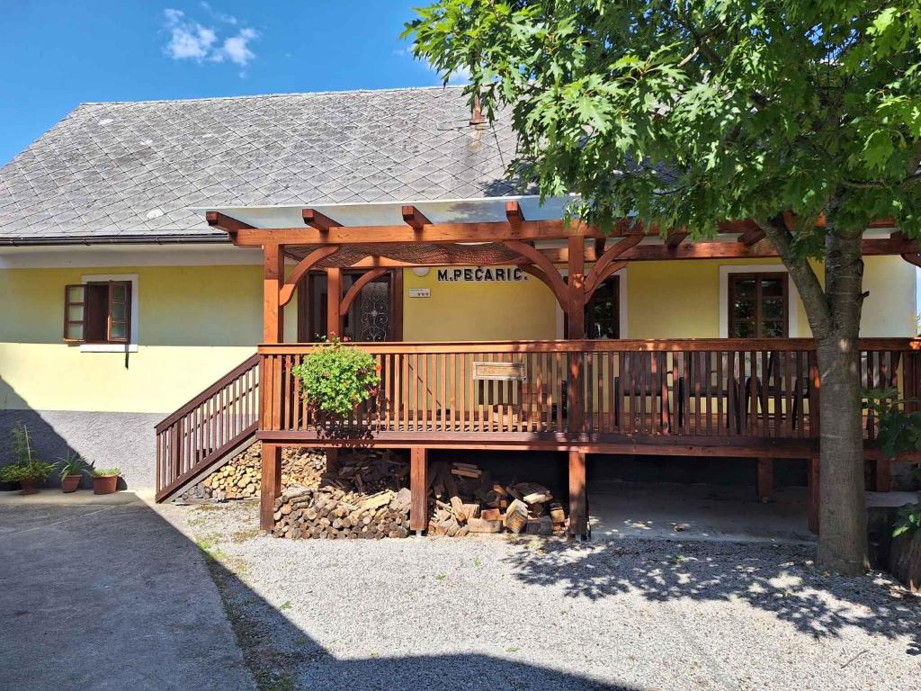 una casa con una terraza de madera frente a ella en Holiday home in Metlika - Kranjska (Krain) 45879, en Metlika