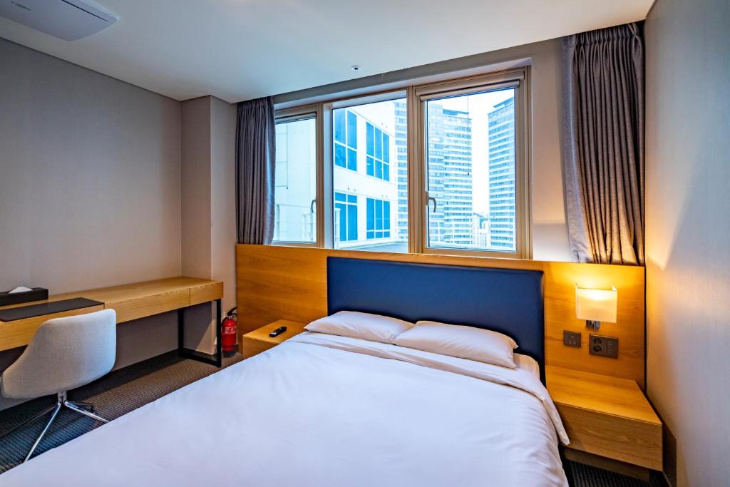 Postel nebo postele na pokoji v ubytování Centum Business Hotel