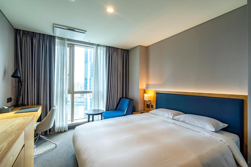 Postel nebo postele na pokoji v ubytování Centum Business Hotel