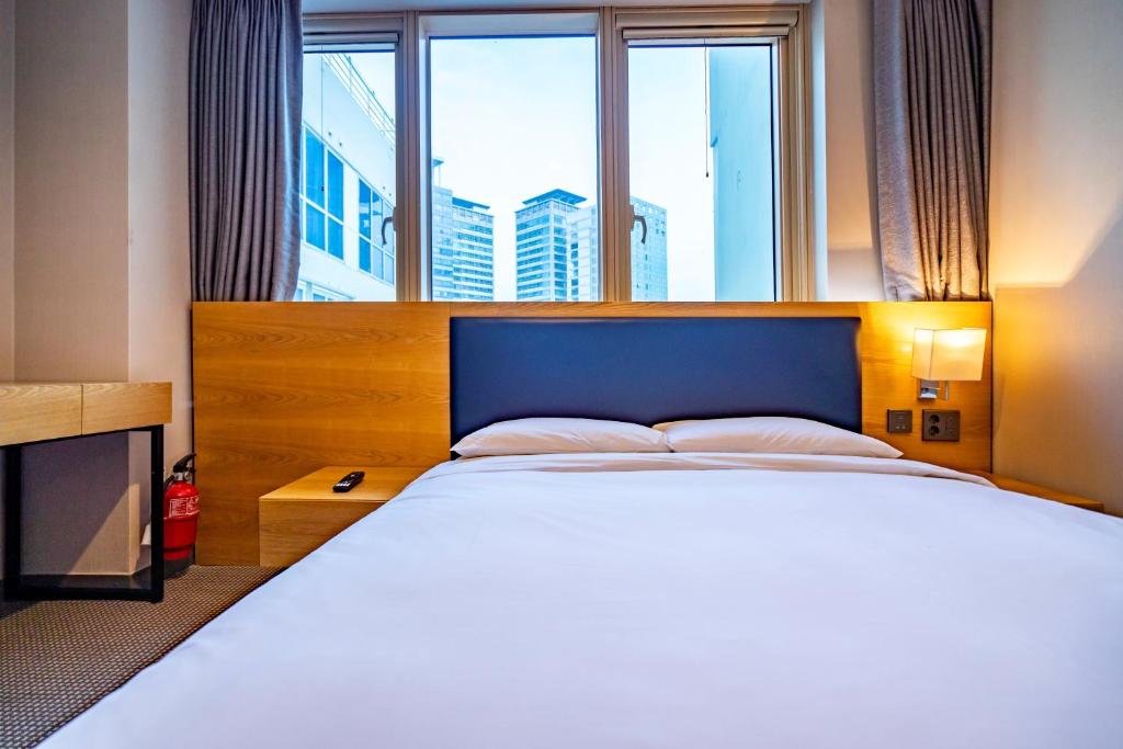 Postel nebo postele na pokoji v ubytování Centum Business Hotel