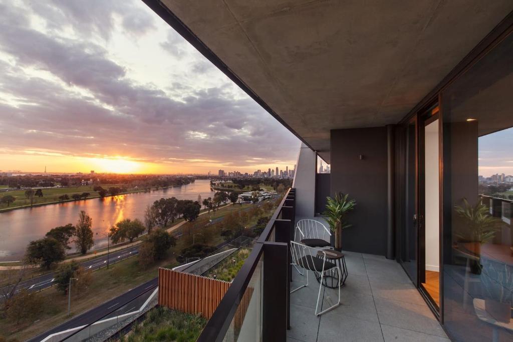 a balcony with a view of a river at Lakeside Five Star Luxury with Uninterrupted Views in Melbourne