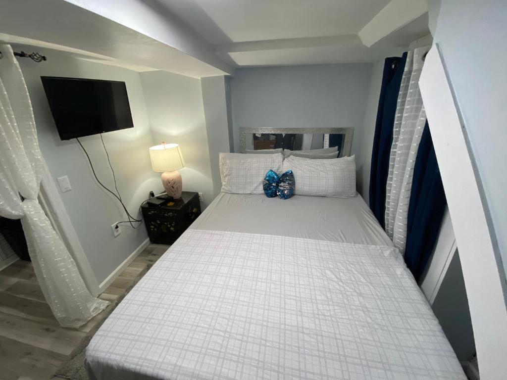 West NewYork NJ Cozy 2bed apt backyard to stay - Housity