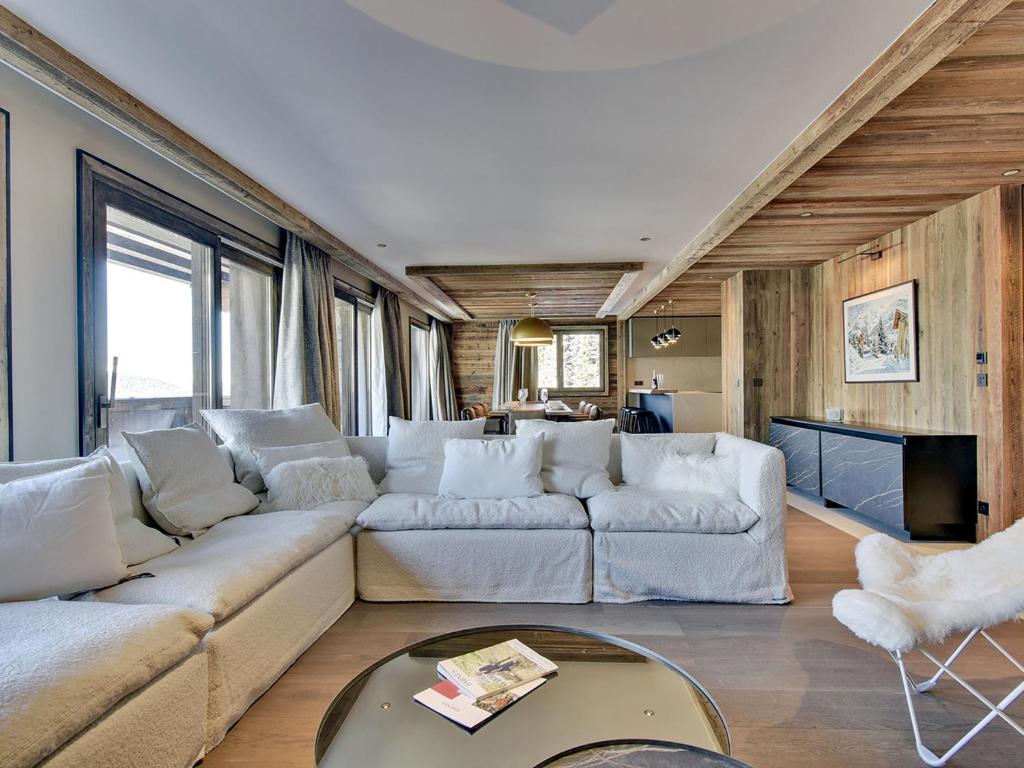 Appartement de Luxe avec Cheminée, Balcon et Parking à Les Allues, Skis aux Pieds - FR-1-613-62