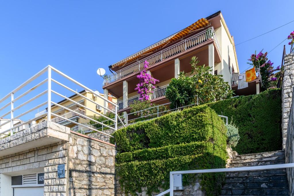 Budynek, w którym mieści się apartament