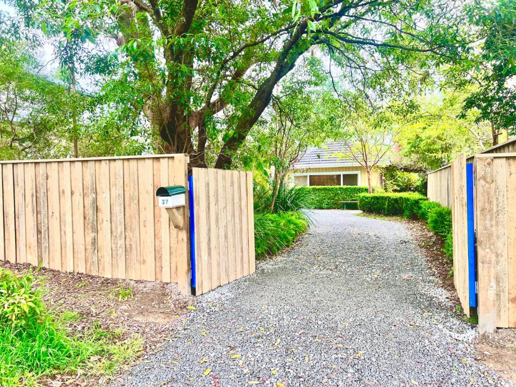 Entire 2 bedroom cottage in lower blue mountains close to amenties