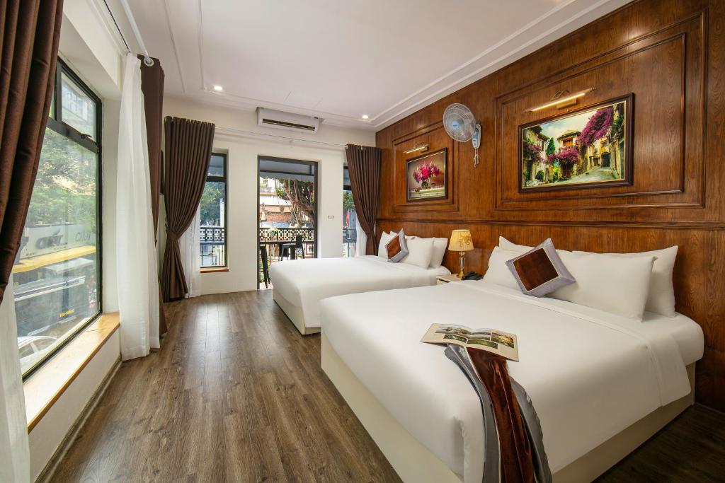 Postel nebo postele na pokoji v ubytování Tunger Grand Hotel
