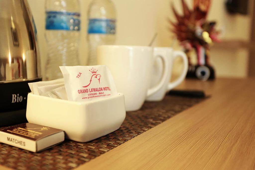 Příslušenství pro přípravu čaje a kávy v ubytování Grand La Walon Hotel