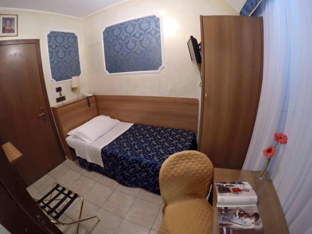 Postel nebo postele na pokoji v ubytování Hotel Assisi