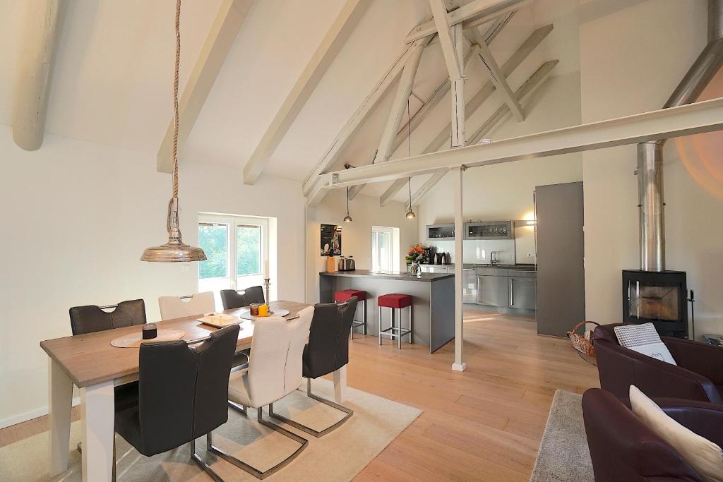 Kuchyň nebo kuchyňský kout v ubytování Ferienwohnung Am Apfelbaum - romantische Remise direkt am Golfplatz und der Schlei