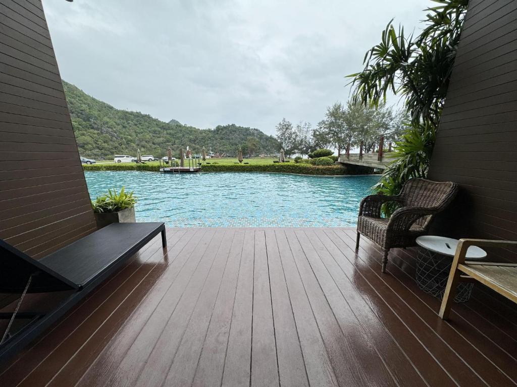 La Isla Pranburi Beach Resort - Deluxe Double Or Twin Room With Pool Access