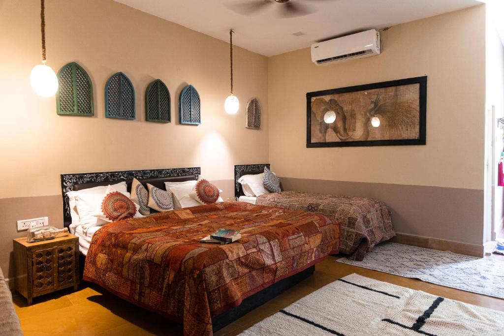 Postel nebo postele na pokoji v ubytování Casa De Kaku Jaisalmer