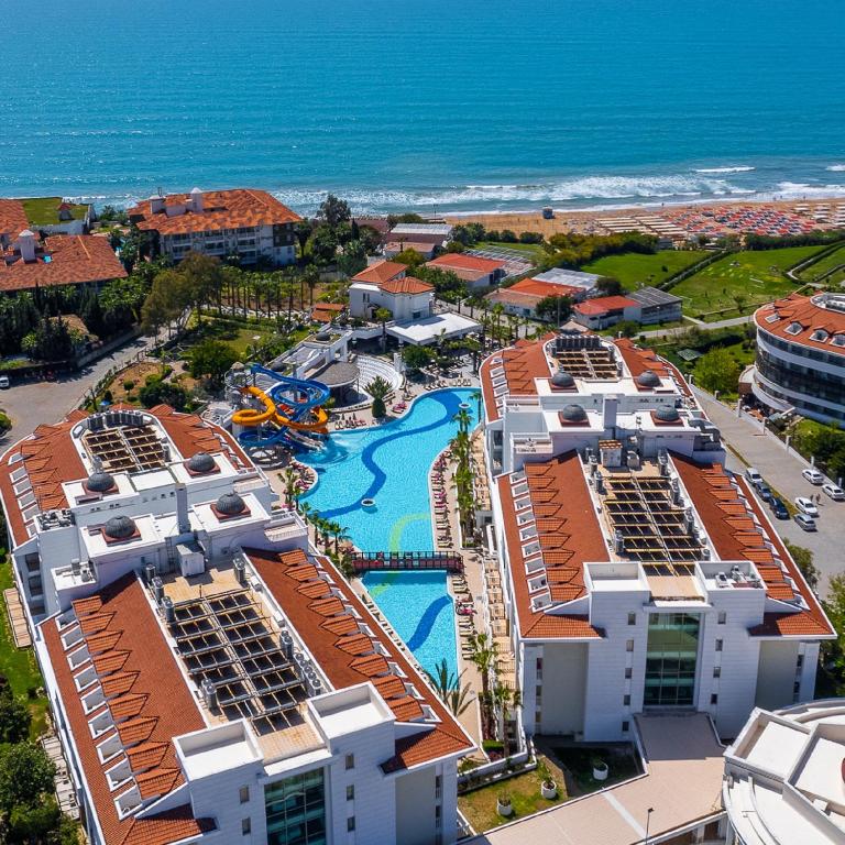 Bazén v ubytování Alba Queen Hotel - Ultra All Inclusive nebo v jeho okolí