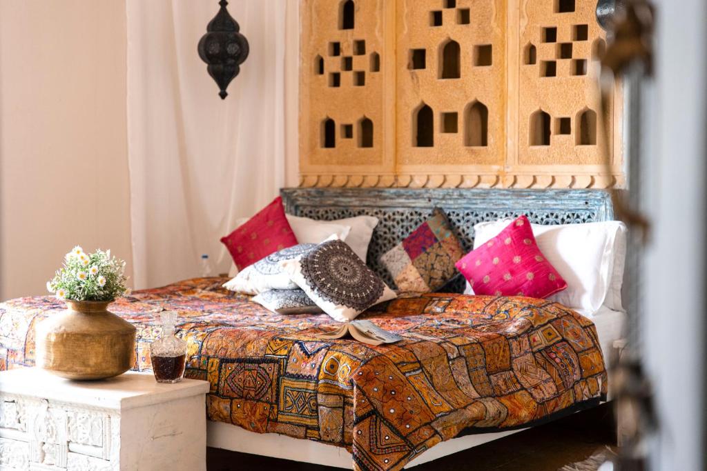 Postel nebo postele na pokoji v ubytování Casa De Kaku Jaisalmer