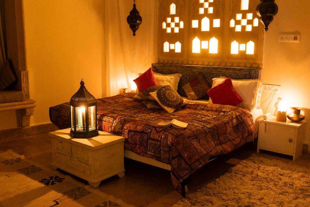 Postel nebo postele na pokoji v ubytování Casa De Kaku Jaisalmer