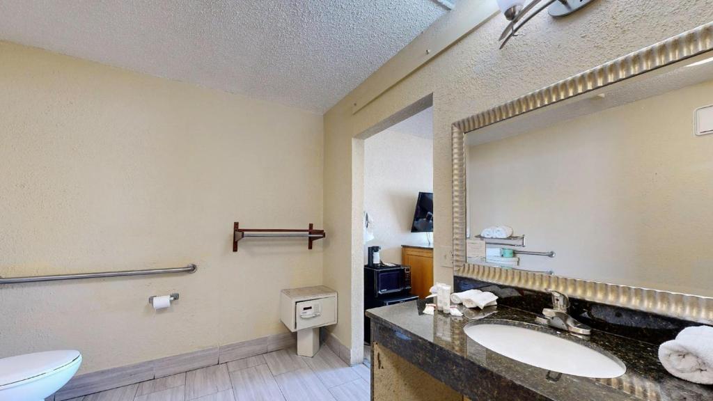 Days Inn by Wyndham Orlando Downtown photo