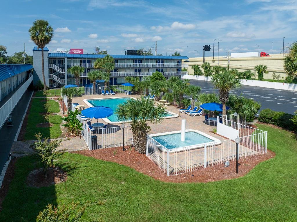 Days Inn by Wyndham Orlando Downtown photo
